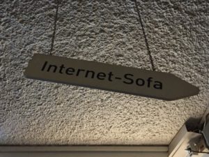 Unperfekthaus InternetSofa